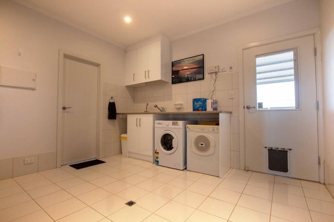 Coorong Island Retreat - Farm Stay At Pet Friendly Property Meningie Buitenkant foto