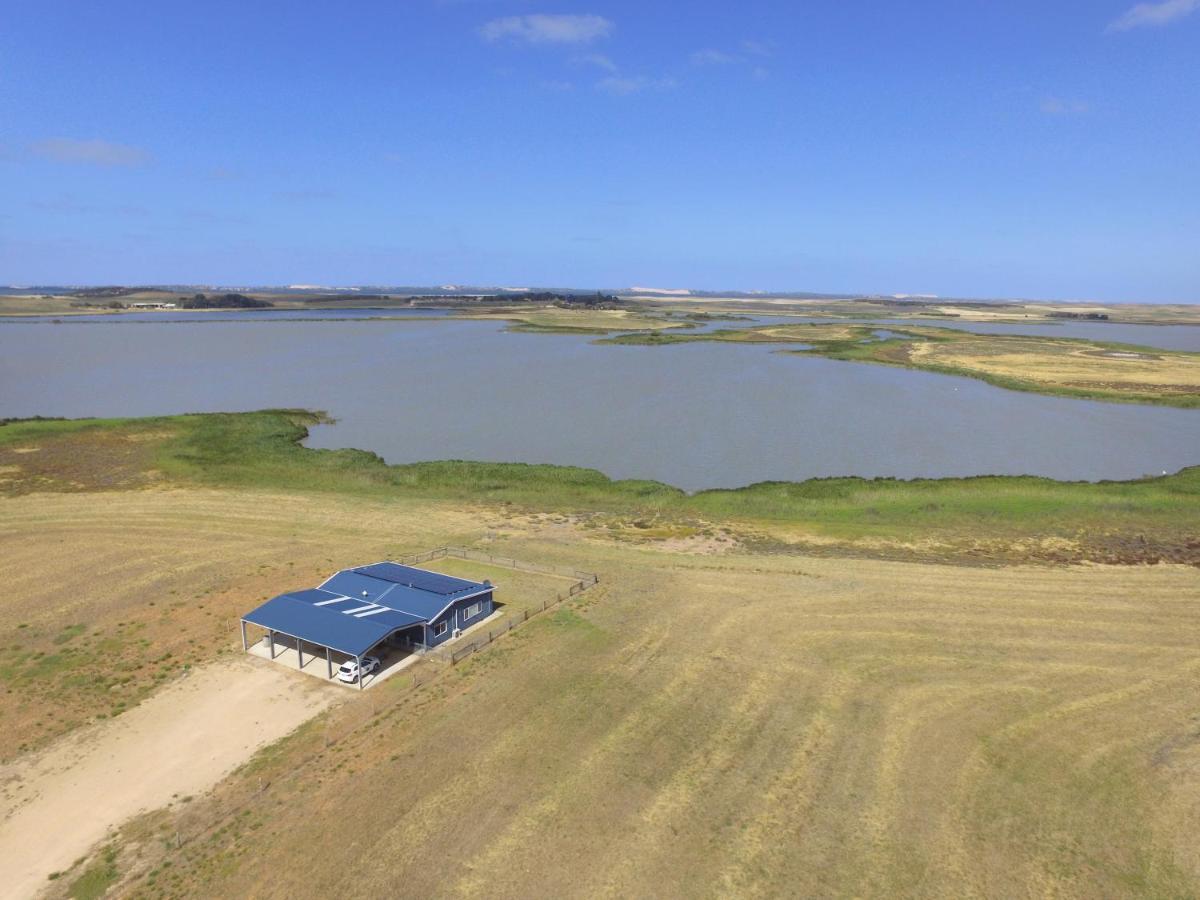 Coorong Island Retreat - Farm Stay At Pet Friendly Property Meningie Buitenkant foto