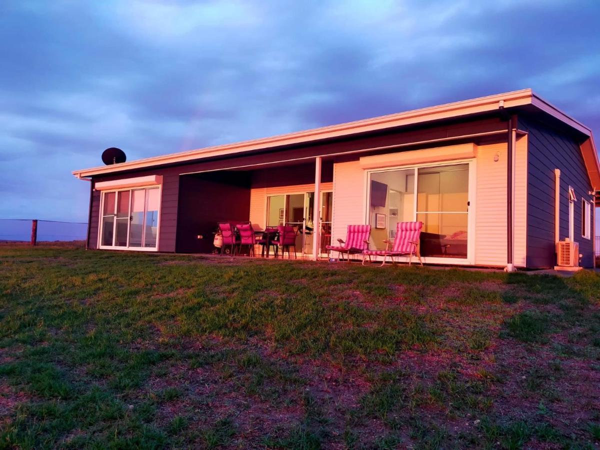 Coorong Island Retreat - Farm Stay At Pet Friendly Property Meningie Buitenkant foto