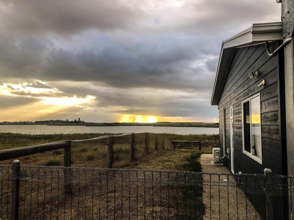 Coorong Island Retreat - Farm Stay At Pet Friendly Property Meningie Buitenkant foto