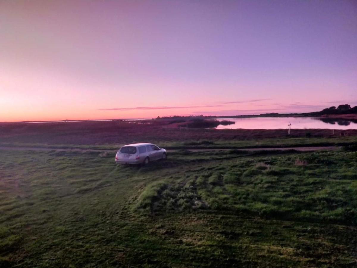 Coorong Island Retreat - Farm Stay At Pet Friendly Property Meningie Buitenkant foto